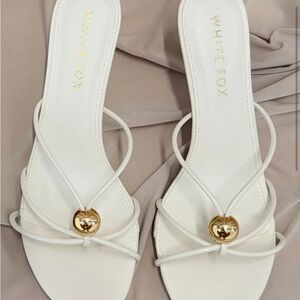 Whitefox Sinclair heels white and gold
